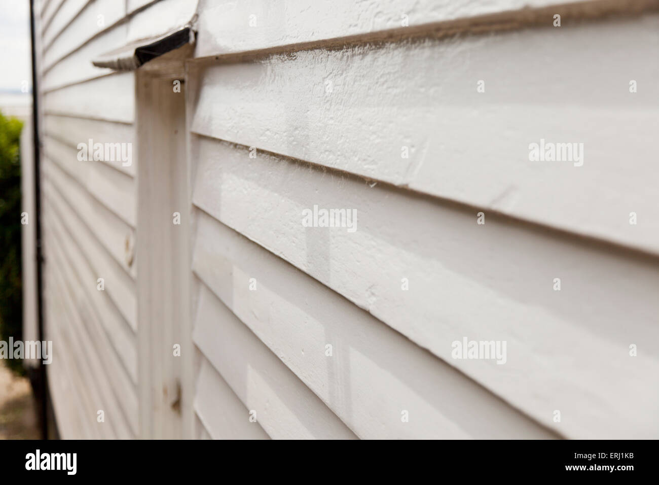La parete di un dipinto di bianco clapboard casa in mare Leigh-On Essex England Regno Unito Europa Foto Stock