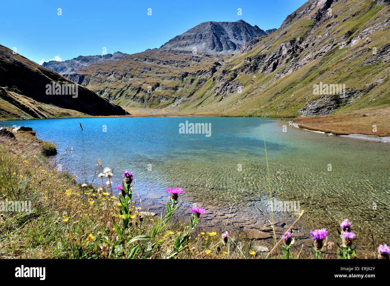 Lago di montagna Lac Egorgéou vicino a L'Échalp, sulle Alpi francesi, Francia Foto Stock