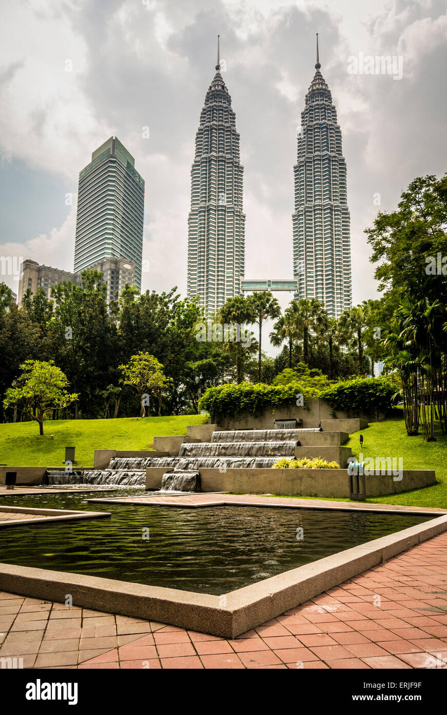 Petronas Twin Towers, Kuala Lumpur, Malesia. Taman KLCC (kuala lumpur City Centre Park) Foto Stock