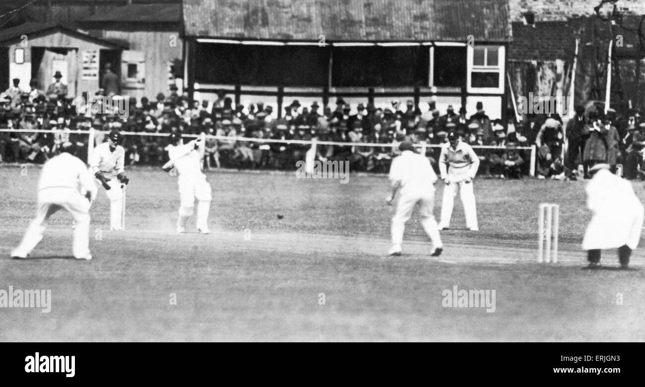 Tour Australiano della Gran Bretagna per la cenere. Worcestershire v Australia presso la contea di massa. Battitore australiano William Woodfull in azione sul suo modo di 133 corre. Il 1 maggio 1930. Foto Stock