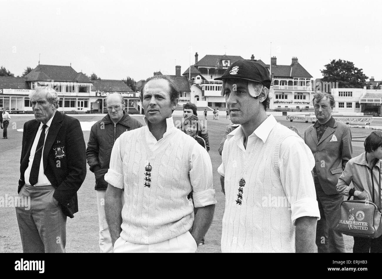 Tour Australiano della Gran Bretagna per la cenere. Inghilterra v Australia terzo test match a Trent Bridge. Mike Brearley (destra) e Geoff boicottaggio di discutere i loro piani di battaglia. Il 27 luglio 1977. Foto Stock