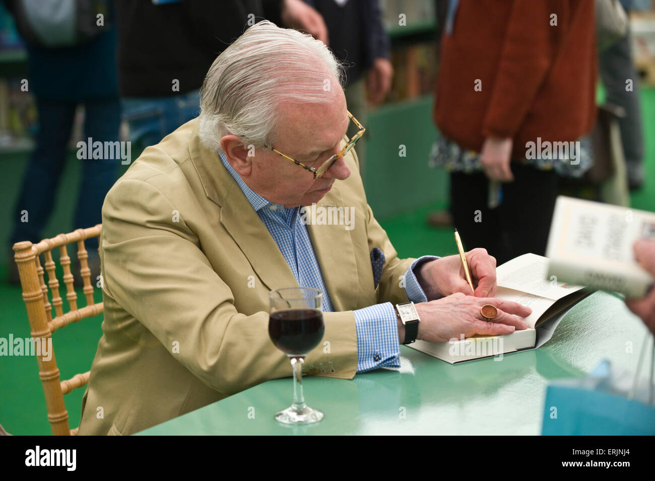 David Starkey autore & historian libro firma a Hay Festival 2015 Foto Stock