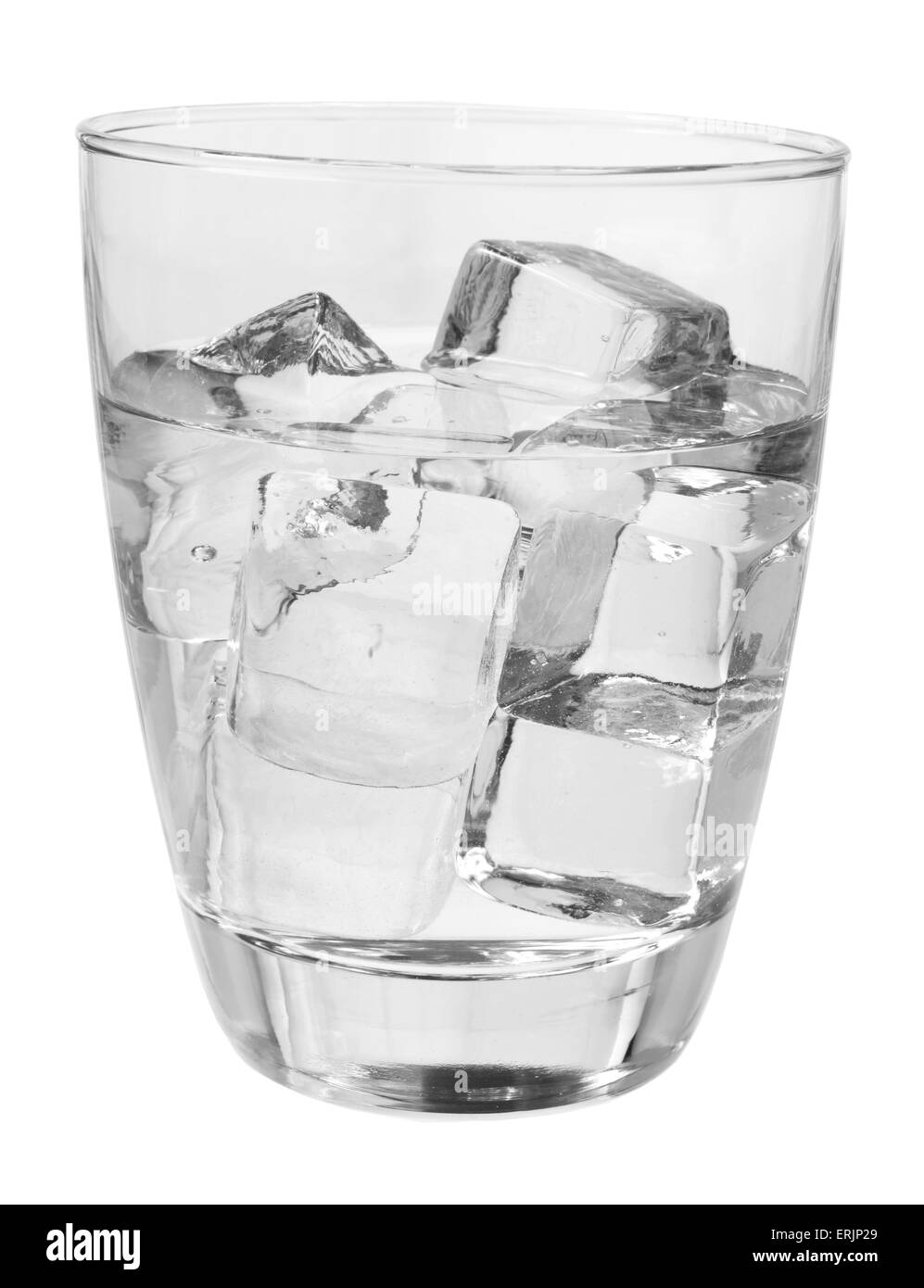 Bicchiere di acqua con cubetti di ghiaccio Foto Stock