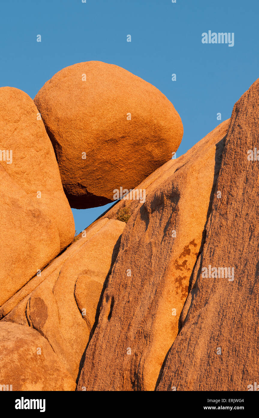 Le formazioni rocciose al Jumbo area Rocks di Joshua Tree National Park, California. Foto Stock