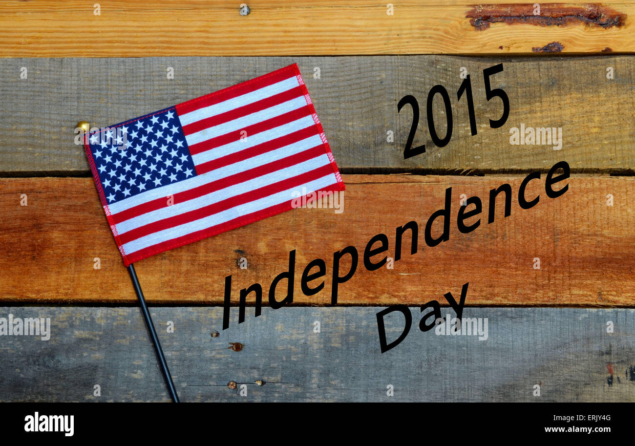 USA IL GIORNO di INDIPENDENZA, 4 luglio, 2015, bandiera visualizzata su pallet di legno per celebrare American National Holiday. Foto Stock