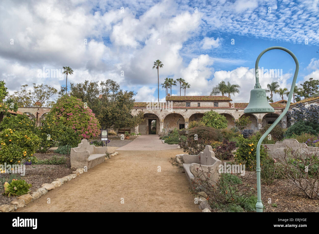 'Mission San Juan Capistrano" con le rovine, museo, e riabilitazione in corso. Foto Stock