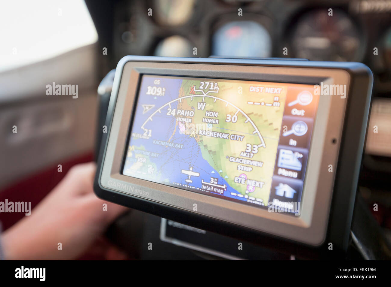 Close up di un pilota unità GPS per volare nei pressi di Kachemak Bay, Omero, centromeridionale Alaska. Foto Stock