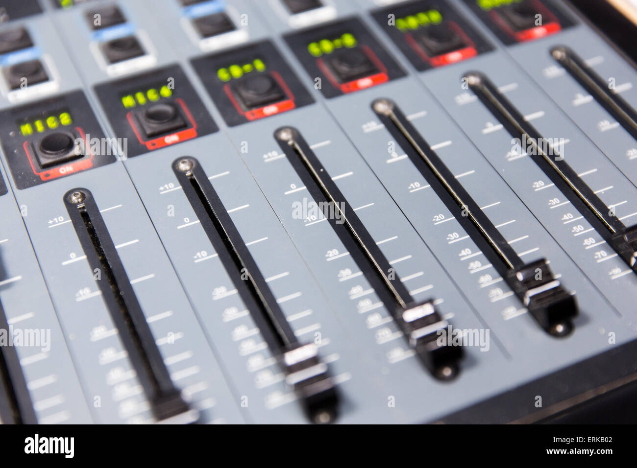 Il pannello di controllo in studio di registrazione o una stazione radio Foto Stock