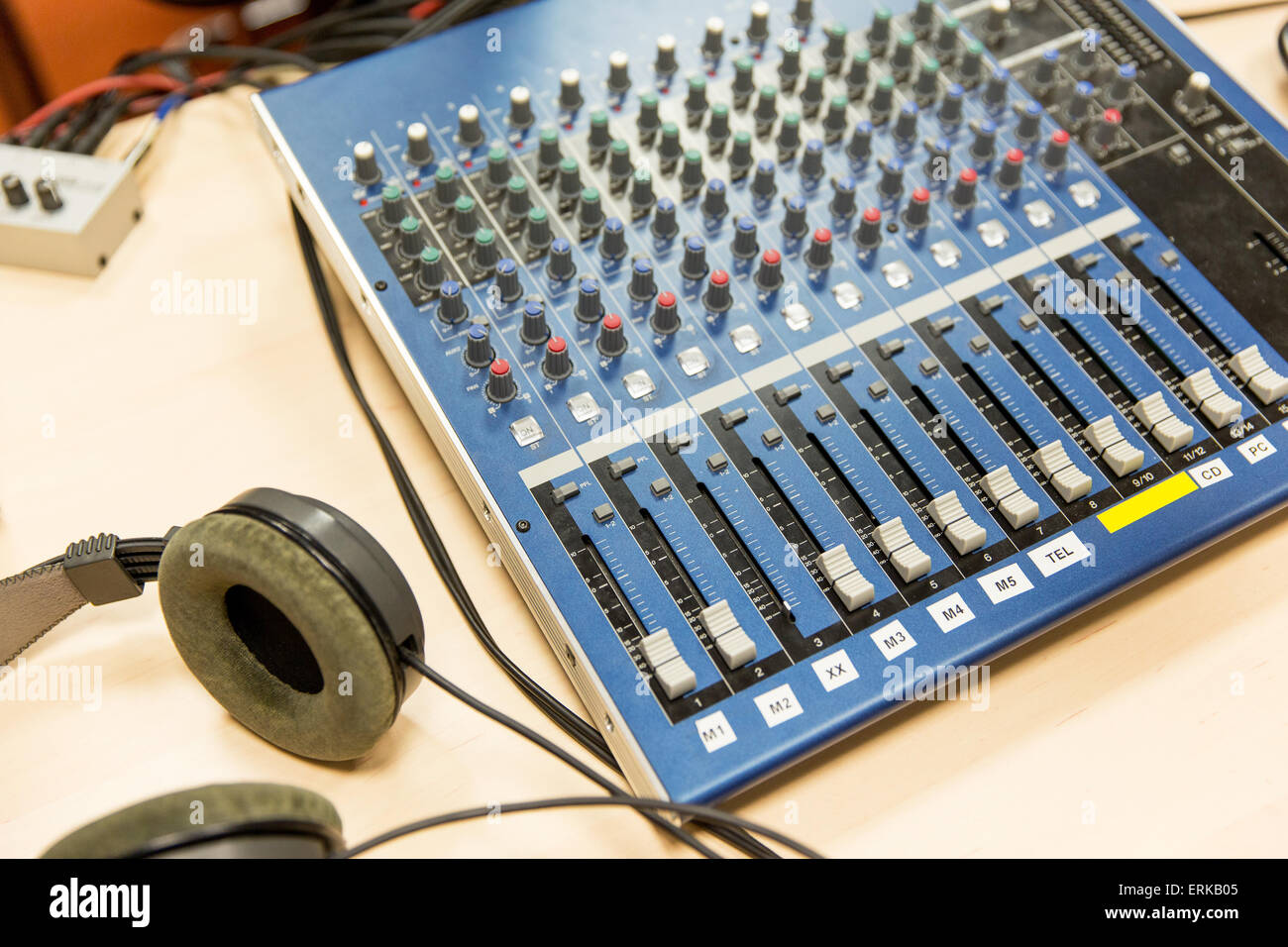 Il pannello di controllo in studio di registrazione o una stazione radio Foto Stock