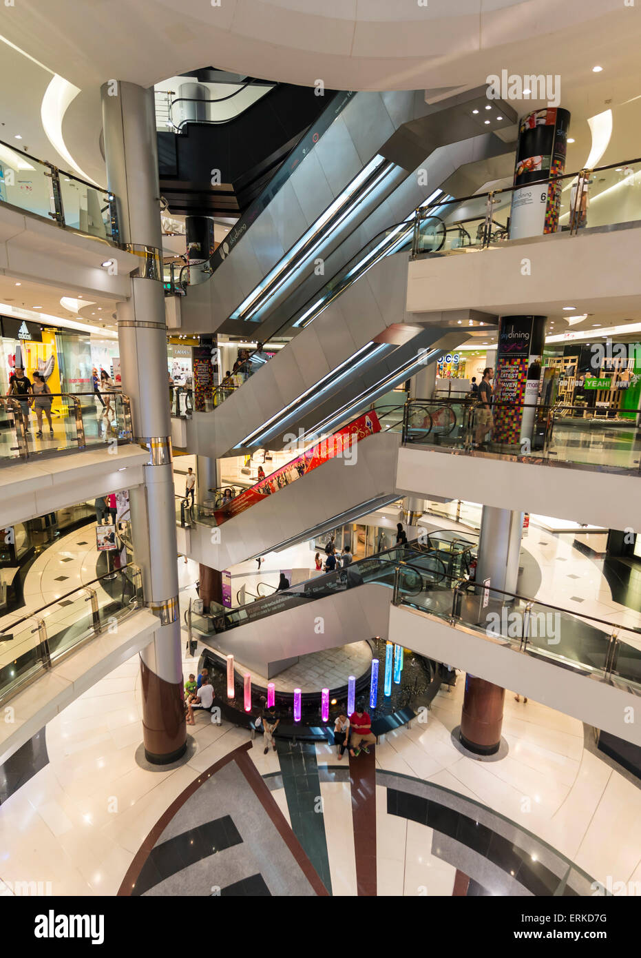 Siam Centre, il moderno centro commerciale, Siam Square, Bangkok, Thailandia Foto Stock