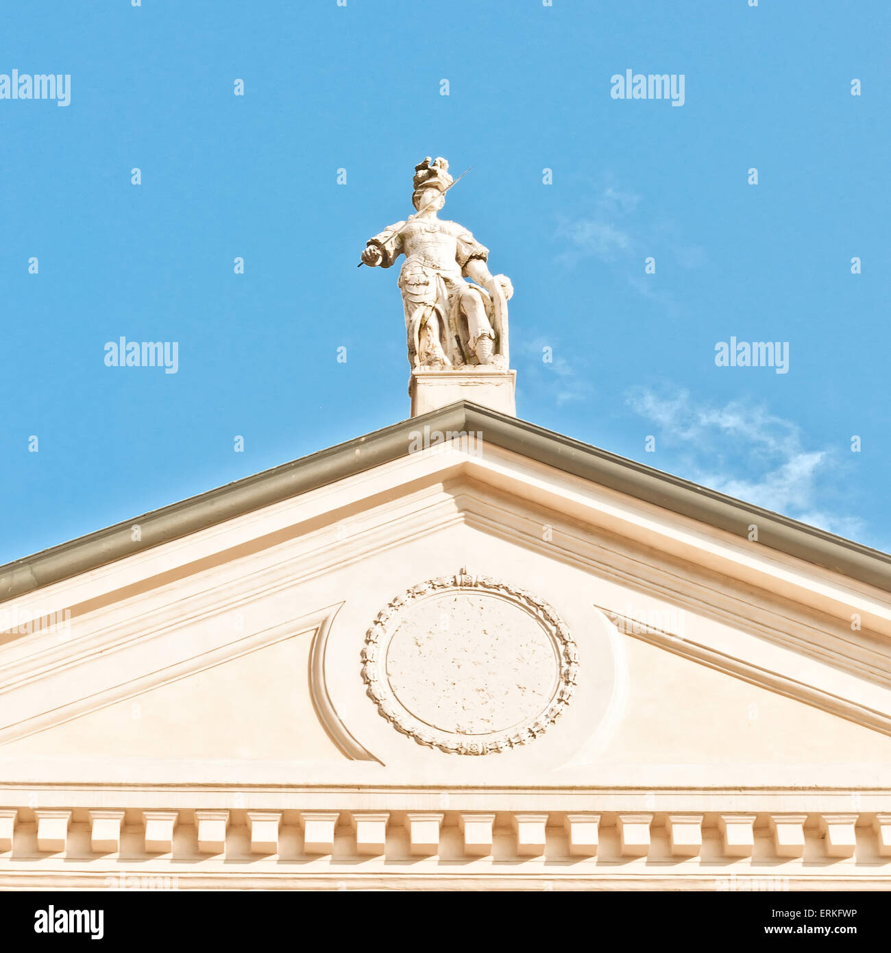 Matilde di Canossa statua realizzata nel XV secolo sull'abbazia di