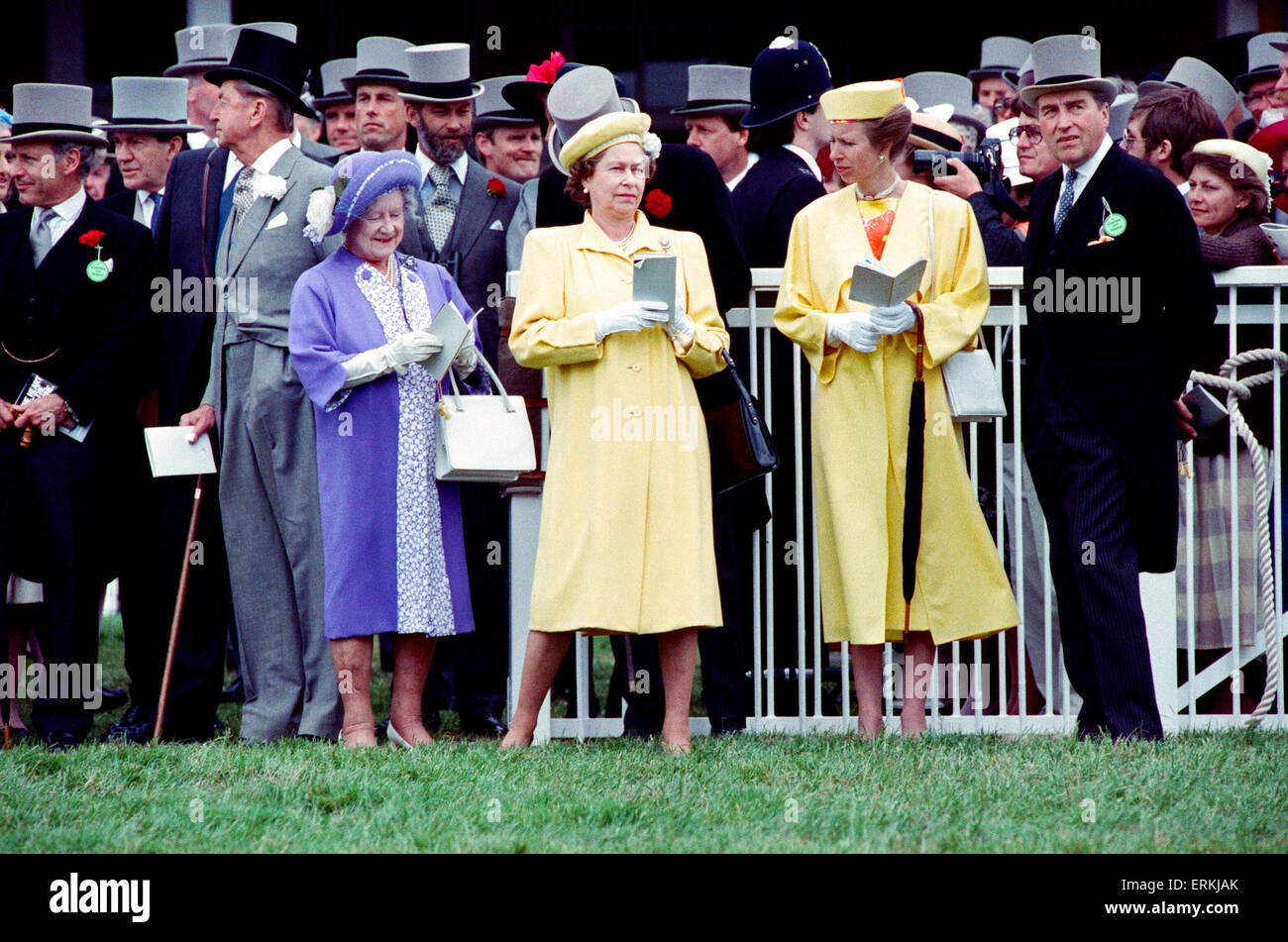 La regina Elisabetta II, Derby giorno, ippodromo di Epsom Downs, mercoledì 1 giugno 1988. Foto Stock