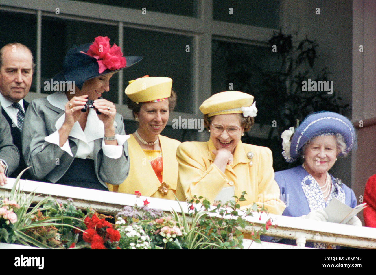 La regina Elisabetta II, Derby giorno, ippodromo di Epsom Downs, mercoledì 1 giugno 1988. Foto Stock