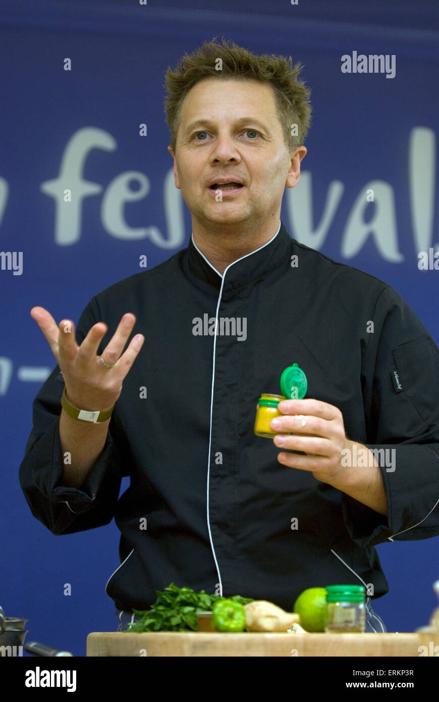 Paul Da Costa-Greaves, Masterchef di Gran Bretagna, dando una dimostrazione di cottura a Milland cibo, drink & Music Festival 2 Foto Stock
