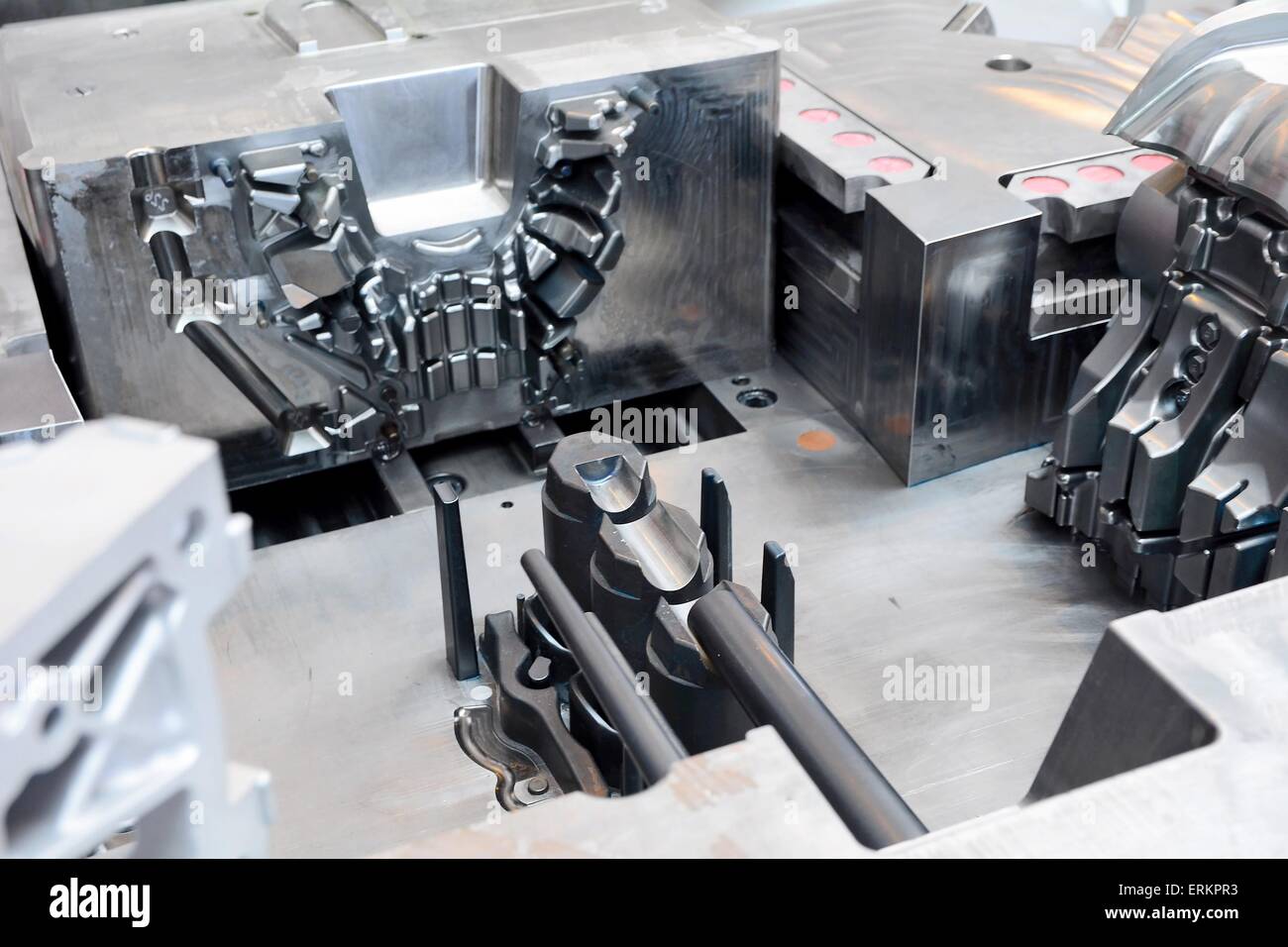 Closeup shot della macchina utensile in fabbrica hall. Foto Stock