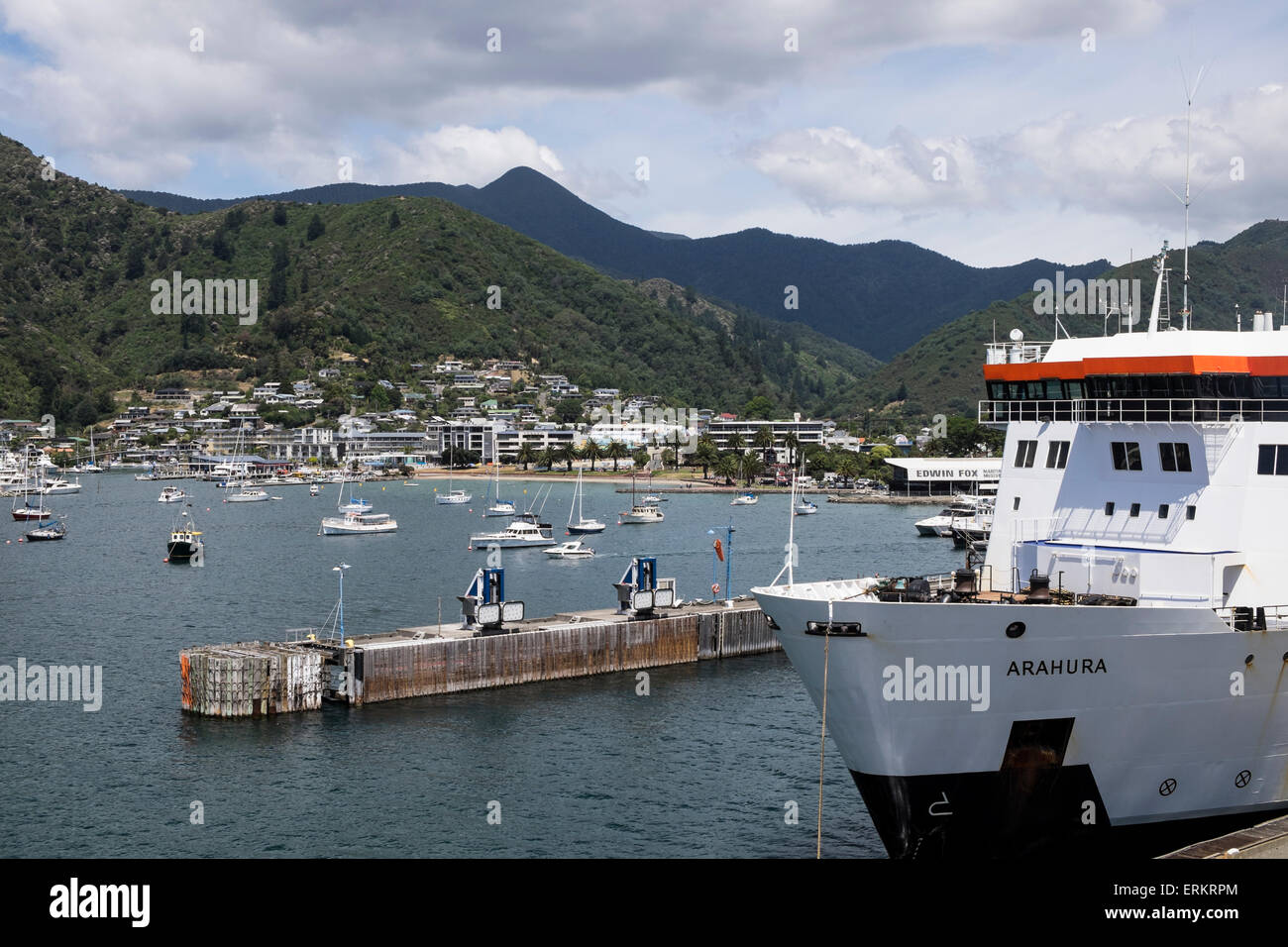 Il porto di Picton in Nuova Zelanda, principale ferryport per imbarcazioni tra le isole. Foto Stock