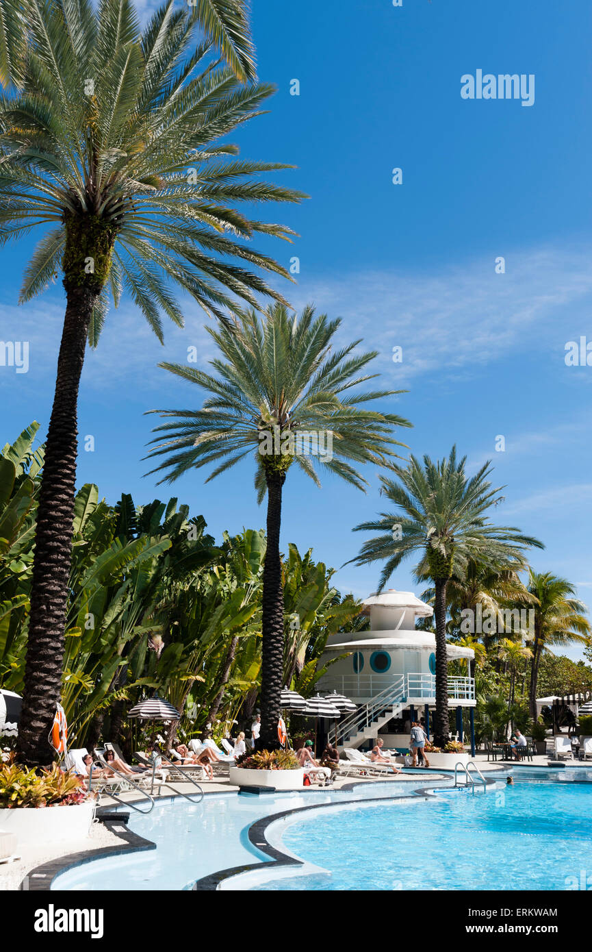 La piscina di Raleigh Hotel, Collins Avenue, South Beach, Miami Beach, Florida, Stati Uniti d'America, America del Nord Foto Stock