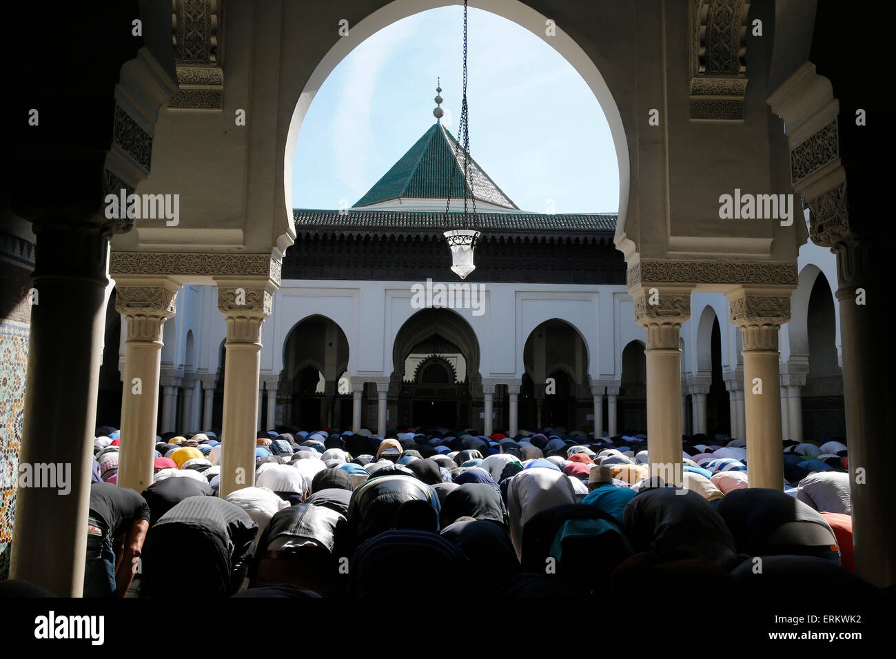 La preghiera del venerdì a Parigi Grande Moschea, Parigi, Francia, Europa Foto Stock