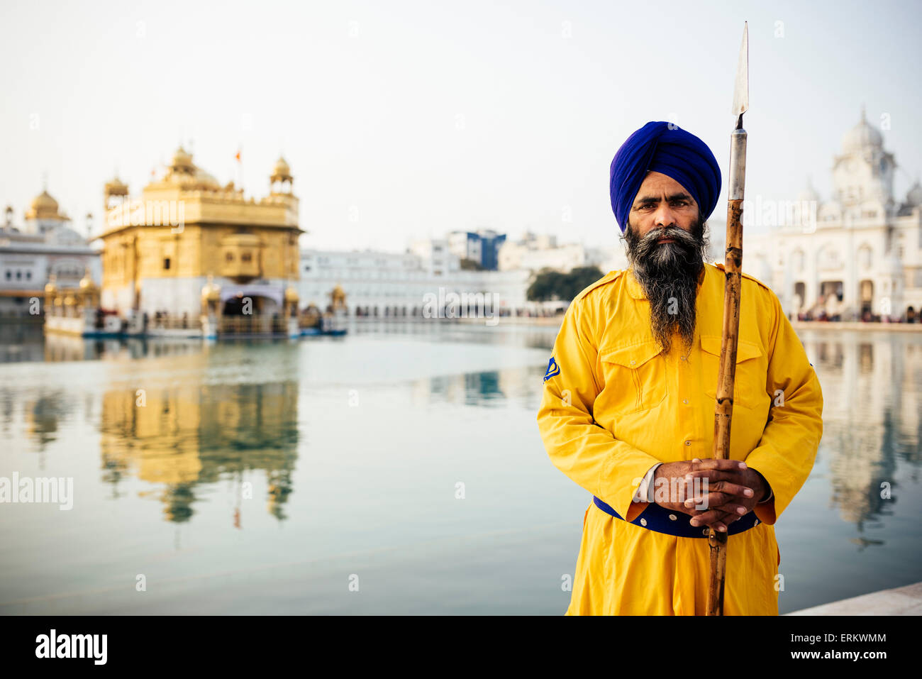 Ritratto di guardia, Harmandir Sahib (Tempio d'Oro), Amritsar Punjab, India, Asia Foto Stock