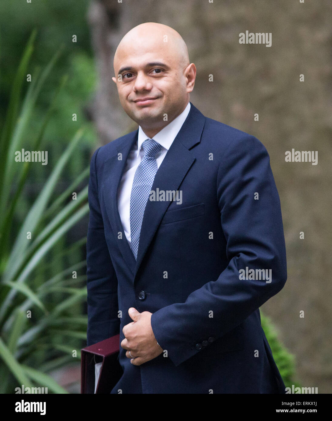 Sajid Javid,il segretario di Stato per l'innovazione del business e delle competenze,arriva a Downing street settimanale per la riunione del gabinetto Foto Stock