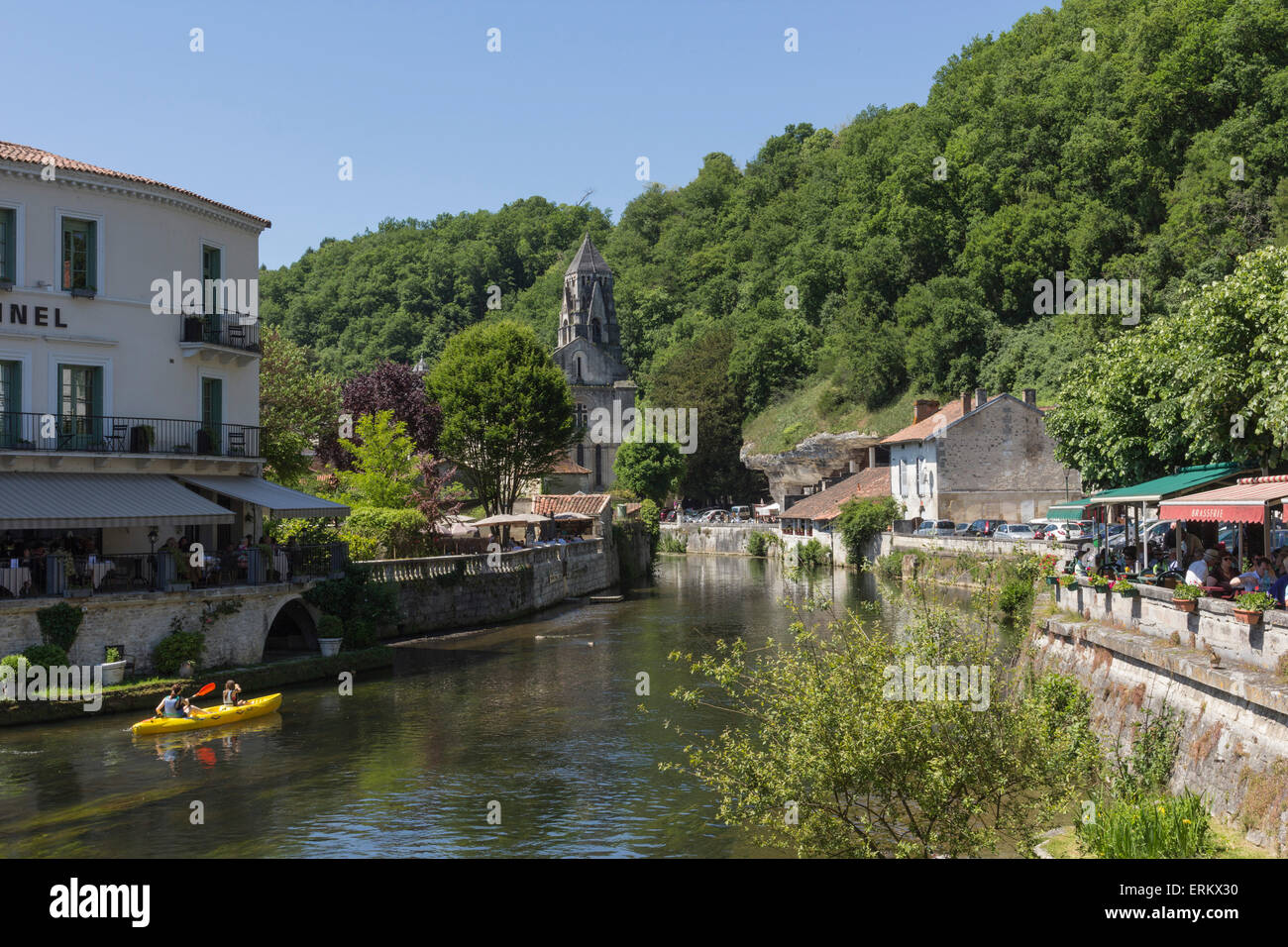 In canoa sul fiume Dronne, Brantome, Dordogne, Aquitania, in Francia, in Europa Foto Stock