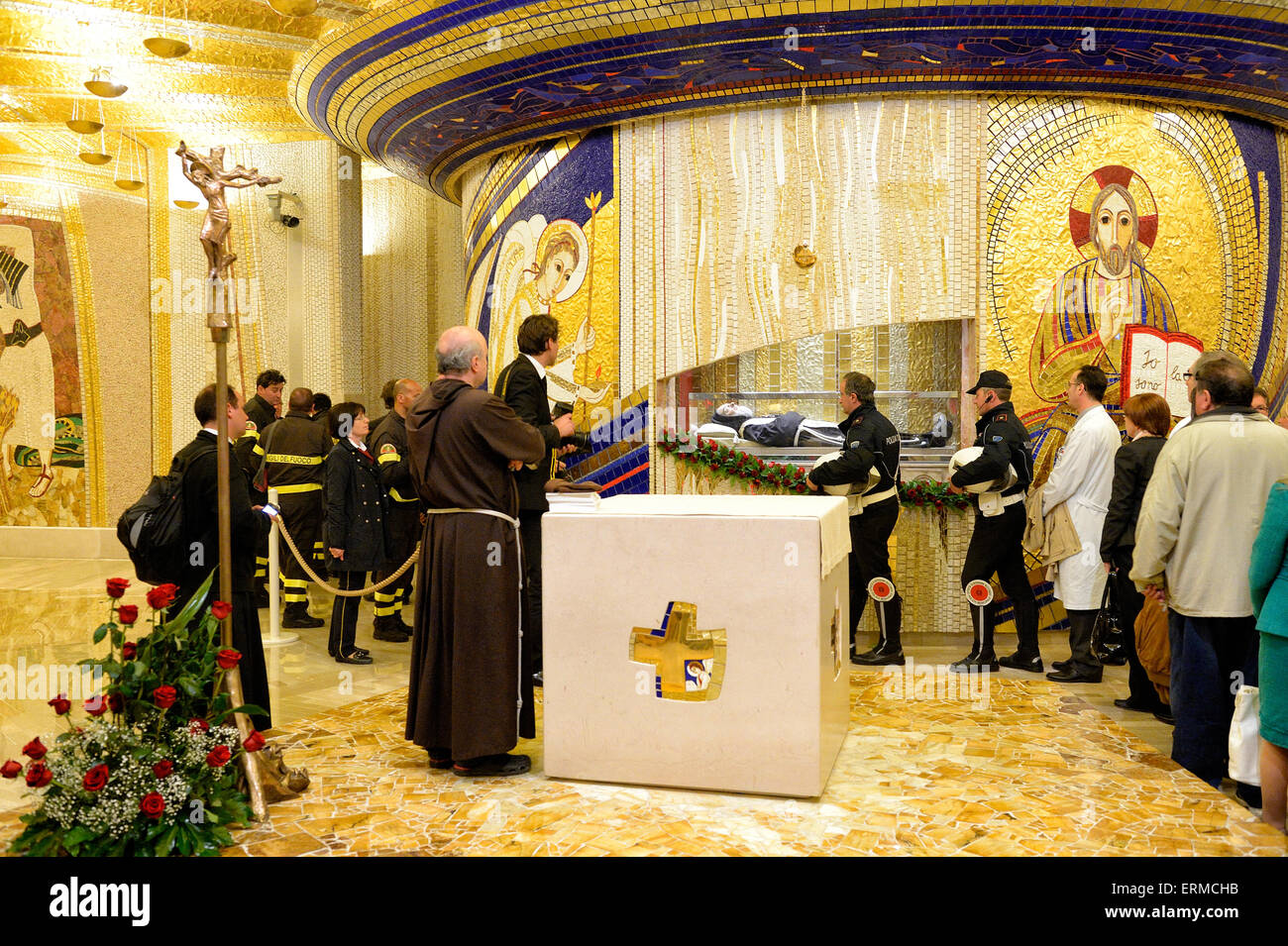 Puglia San Giovanni Rotondo Ostensione del Corpo di San Pio il 01/06/2013 | Puglia San Giovanni Rotondo ostension del corpo di San Pio dal 01 giugno 2013 Foto Stock