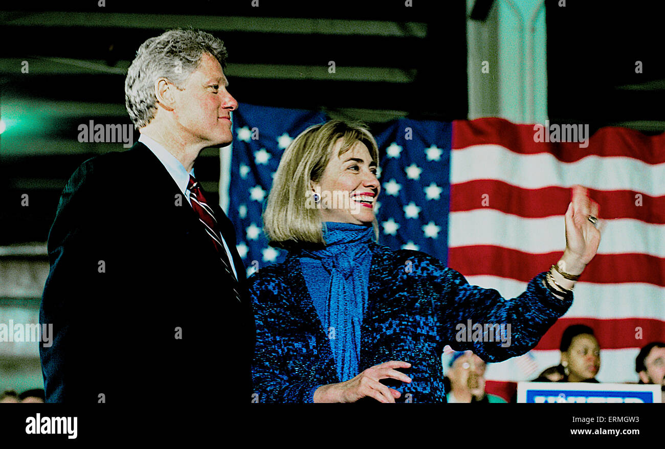 Nov. 1992 governatore William Clinton e Hillary a campagna stop Foto Stock
