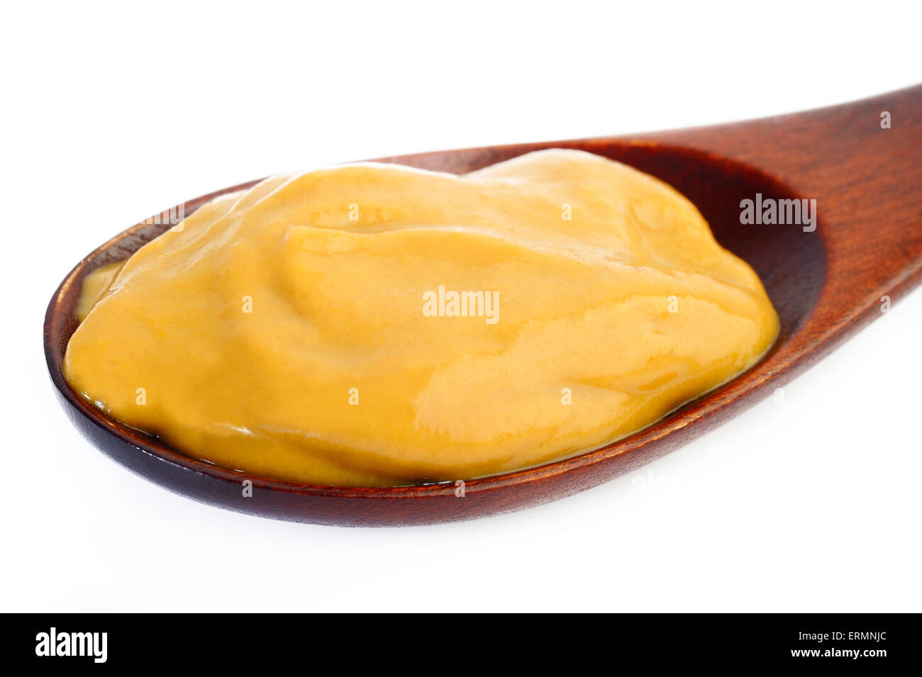 La salsa di senape in cucchiaio di legno Foto Stock