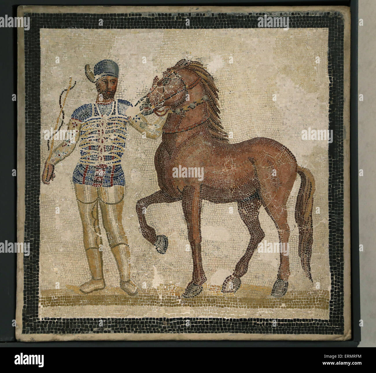 Pavimentazione mosaico con un circo condottiero della veneta (blu) fazione. 3° c AD. Museo Nazionale Romano. Palazzo Massimo. Roma Foto Stock