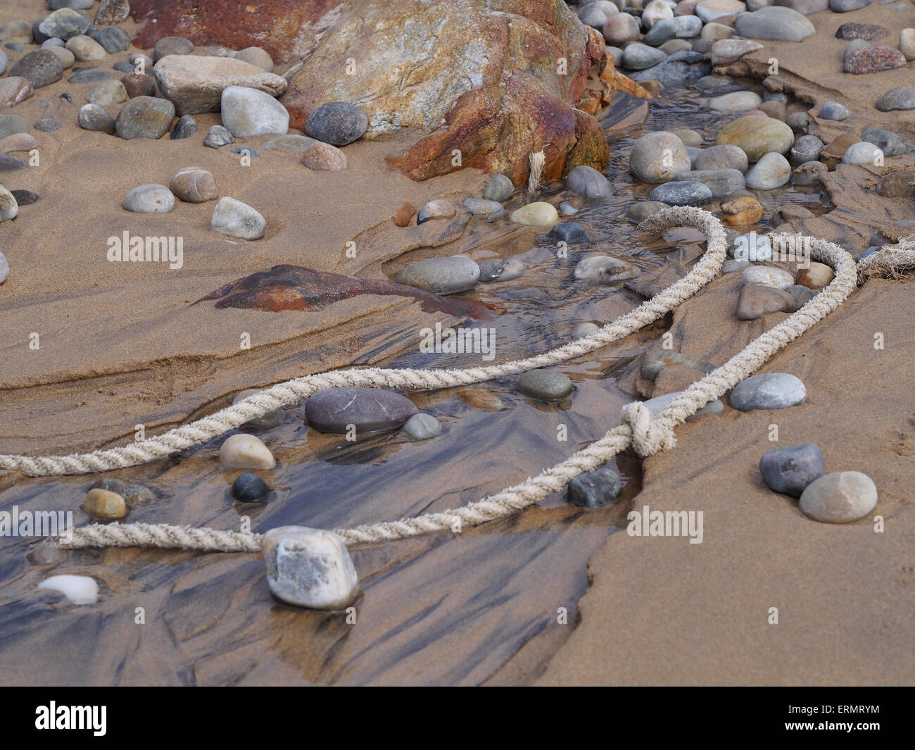 Arty rock pool e mare scape Foto Stock