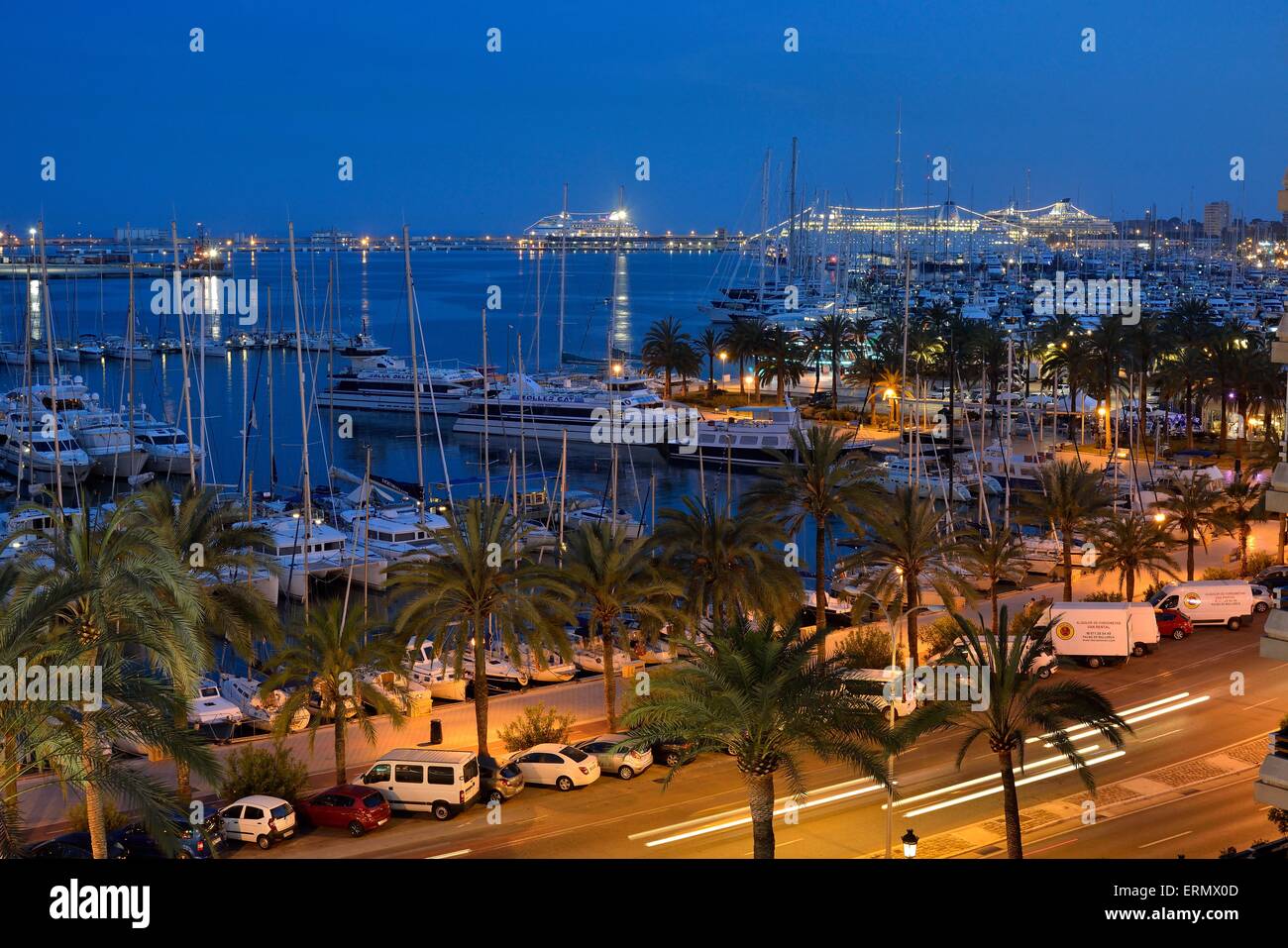Marina di sera, Puerto de Palma, Palma de Mallorca, Maiorca, isole Baleari, Spagna Foto Stock