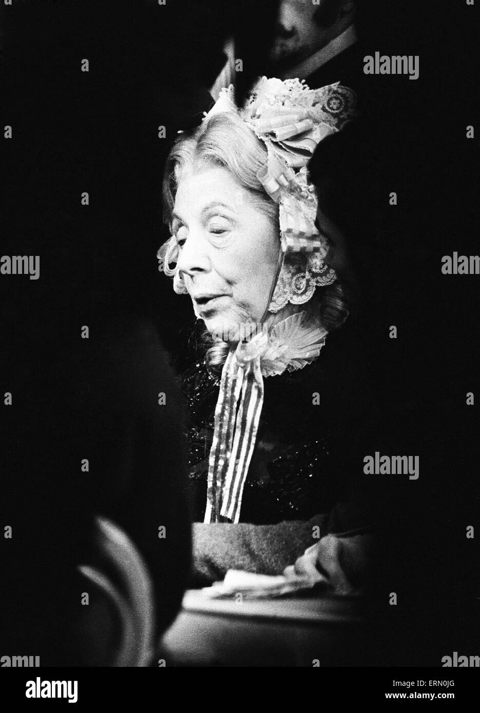 Dame Edith Evans visto qui durante le prove del gioco d'azzardo. Il 27 Dicembre 1967 Foto Stock