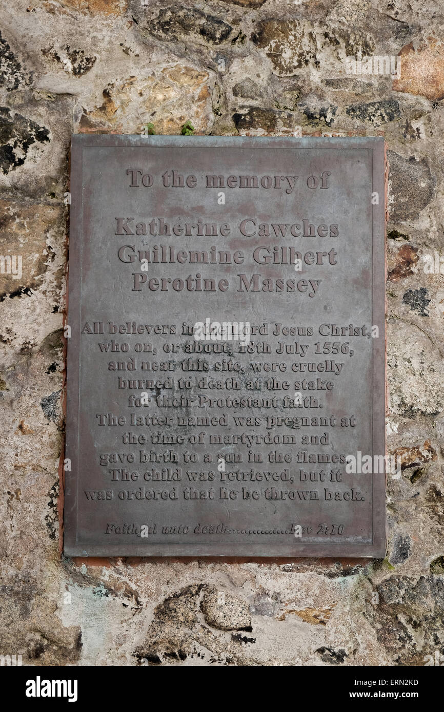 Lapide in memoria di 3 donne che dove al rogo nel 1556 in Guernsey Foto Stock