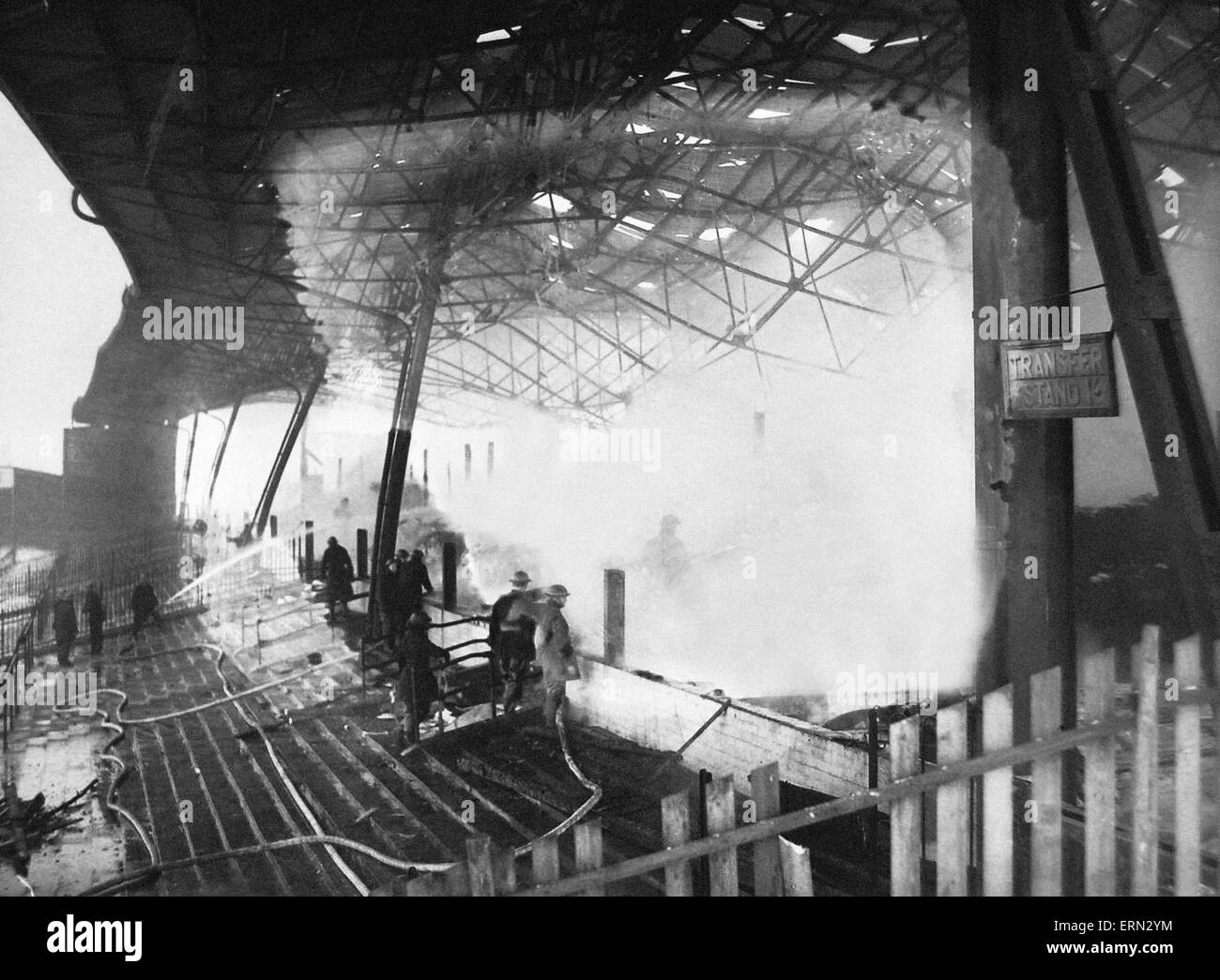 Birmingham City Football ground. St Andrews terreno di calcio ha colpito durante un bombardamento della Seconda Guerra Mondiale. Il 21 gennaio 1942. Foto Stock