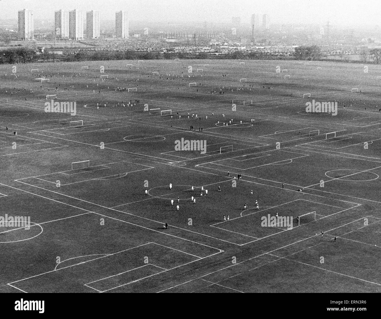 Hackney Marshes-uno di Londra più grande e più conosciuta del calcio amatoriale venues-possono essere messi in vendita da un tasso-capped al consiglio di lavoro disperato per evitare tagli di spesa. Il 26 febbraio 1987. Foto Stock