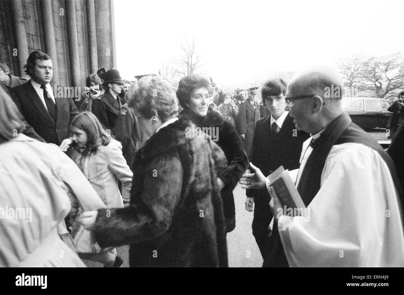 Funerale di Graham Hill, British racing driver e proprietario del team, due volte la Formula Uno campione del mondo, St Albans Cathedral, Hertfordshire, venerdì 5 dicembre 1975. Nella foto, Damon Hill, figlio di Graham Hill. Foto Stock