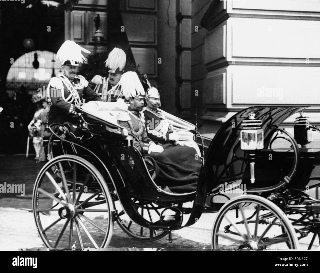 King George V e il Kaiser Guglielmo II di Germania nella foto durante il royal visita a Berlino. Il 28 maggio 1913. Foto Stock