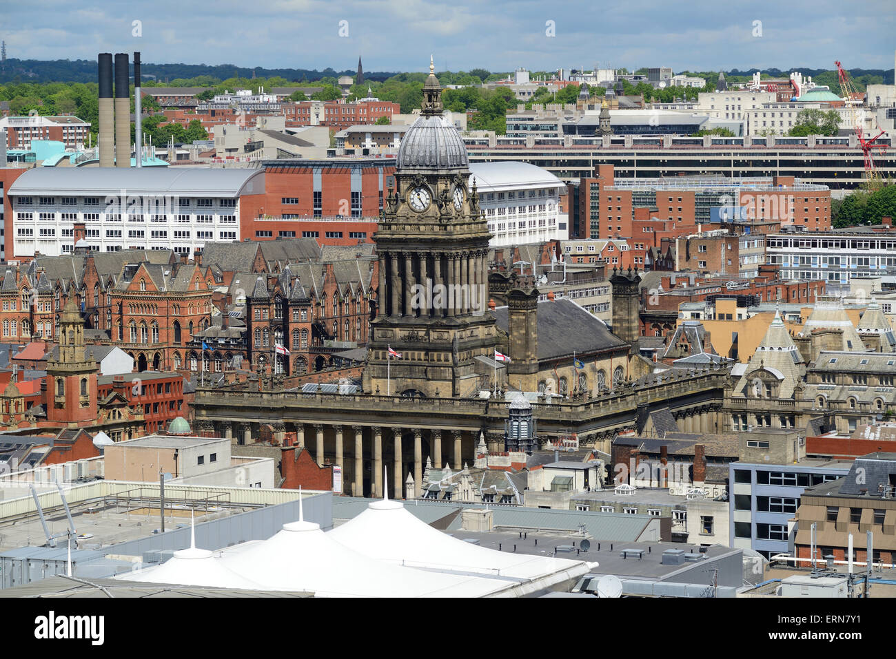 Angolo di alta vista di leeds città costruita nel 1858 progettato da cuthbert brodrick Yorkshire Regno Unito Foto Stock