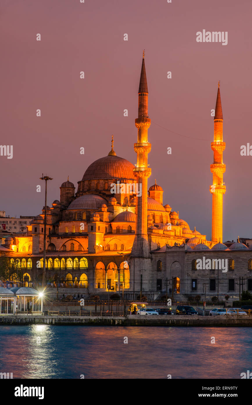 Vista tramonto su Yeni Cami o Nuova Moschea, Istanbul, Turchia Foto Stock