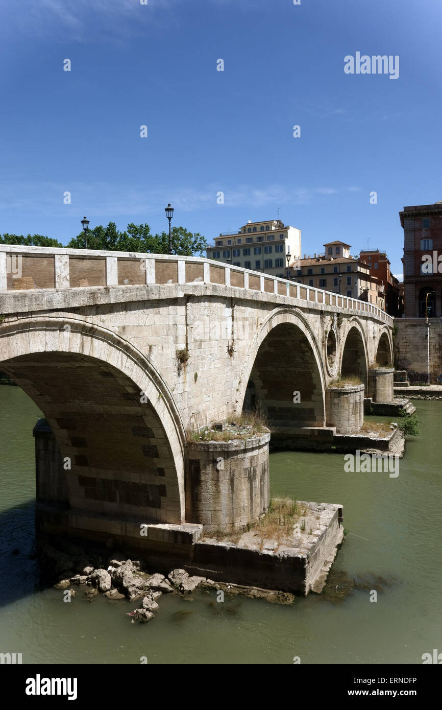 Il Ponte Sisto ponte di Roma, Italia Foto Stock