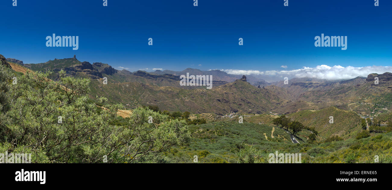 Gran Canaria, Caldera de Tejeda in maggio, Altavista mountain range è coperto da nuvole Foto Stock