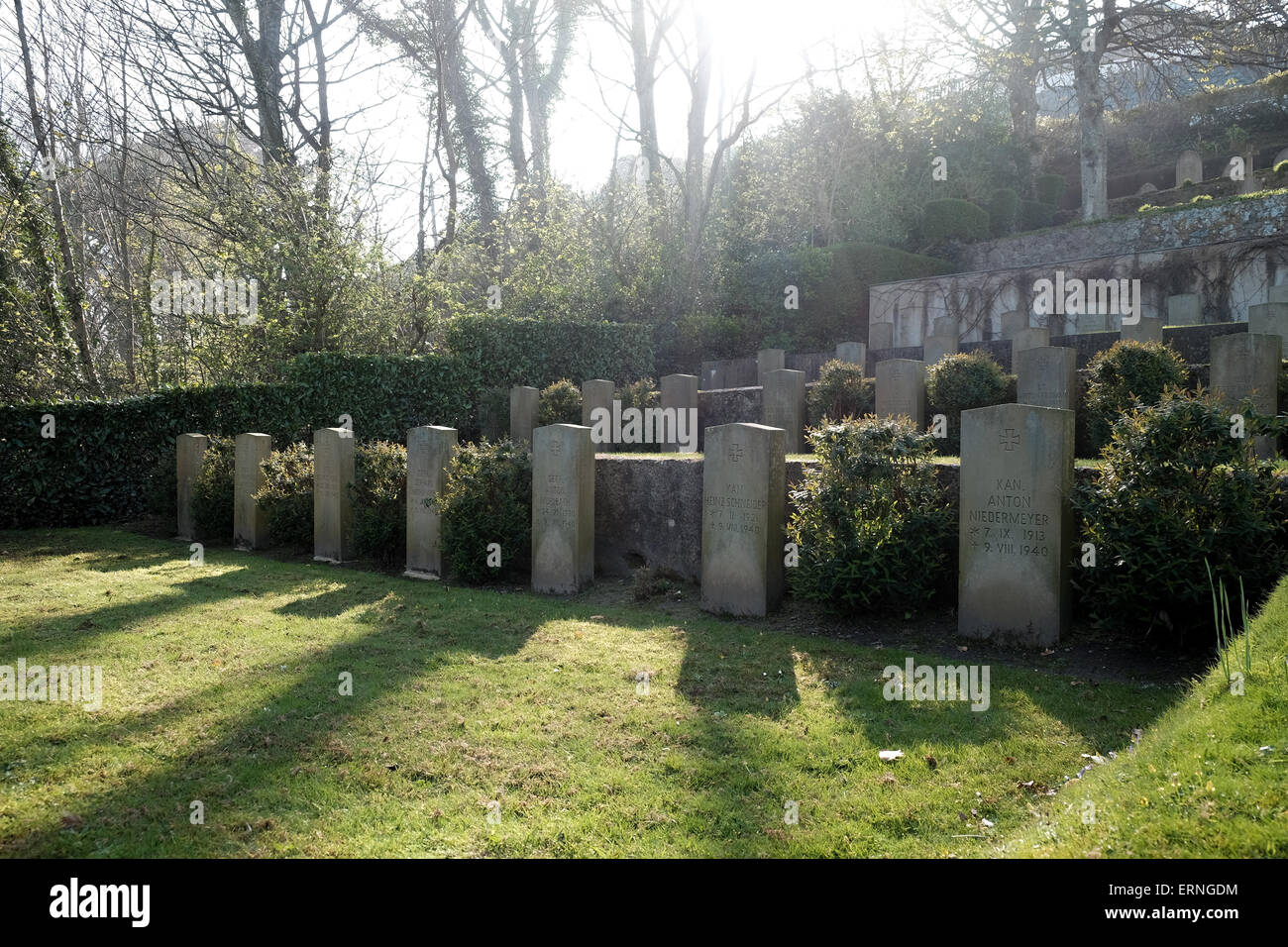 Militare tedesco war graves alla guarnigione britannica cimitero Guernsey Foto Stock