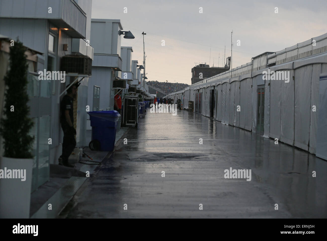 05.06.2015. Montreal, Quebec, Canada Grand Prix F1. Wet Weather smette di funzionare durante la pratica 2 Foto Stock