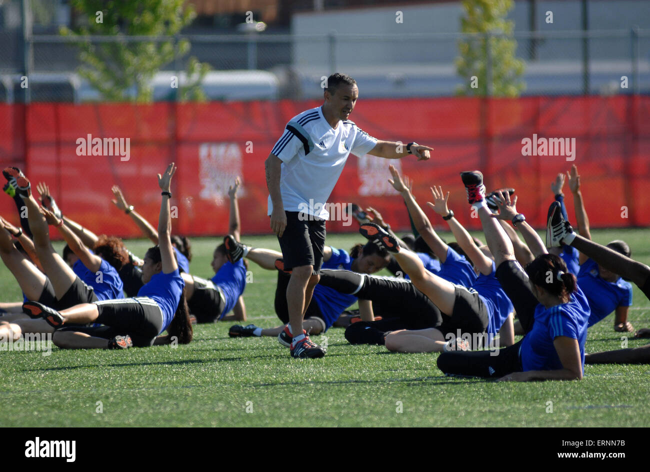 Vancouver. 5 Giugno, 2015. Gli arbitri di prendere parte a una sessione di formazione un giorno in anticipo della FIFA Coppa del Mondo Donne Canada 2015 a Vancouver nel Giugno 5, 2015. © Sergei Bachlakov/Xinhua/Alamy Live News Foto Stock