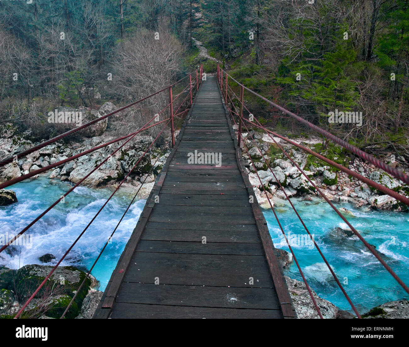 Soca river, Slovenia. Ponte sospeso. Foto Stock