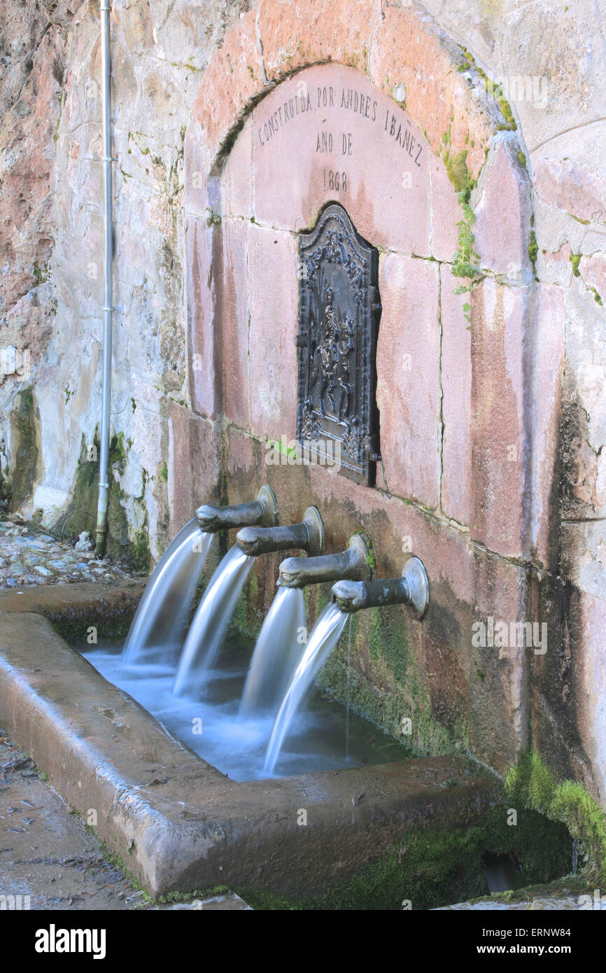 Acqua di sorgente in viniegra de abajo village, La Rioja, Spagna. Foto Stock