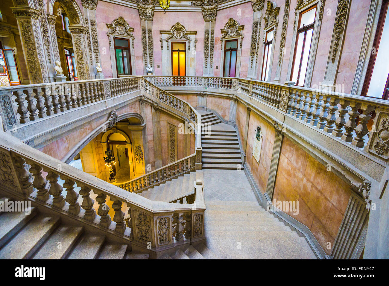Scale in Borsa Palace (Palacio da Bolsa) di Porto, Portogallo. Foto Stock