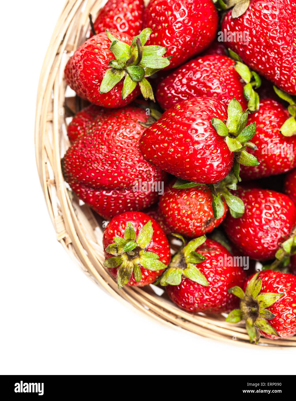 Molti fragole mature close-up su sfondo bianco Foto Stock
