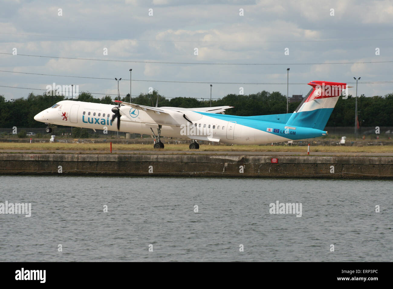 LUXAIR BOMBARDIER Q400 LONDON CITY DOCKLANDS Foto Stock