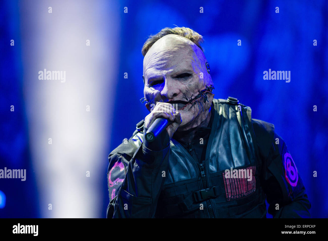 Nuenberg, Germania. 5 Giugno, 2015. Il chitarrista e cantante della band americana Slipknot Corey Taylor suona ad un festival della musica 'Rock im Park' in Nuenberg, Germania, il 5 giugno 2015. Il festival si svolge fino al 7 giugno 2015. Foto: Matthias Merz/dpa (attenzione i redattori: solo uso editoriale IN CONNESSIONE CON LA CREAZIONE DI RAPPORTI SULLA SLIPKNOT solo uso editoriale)/dpa/Alamy Live News Foto Stock